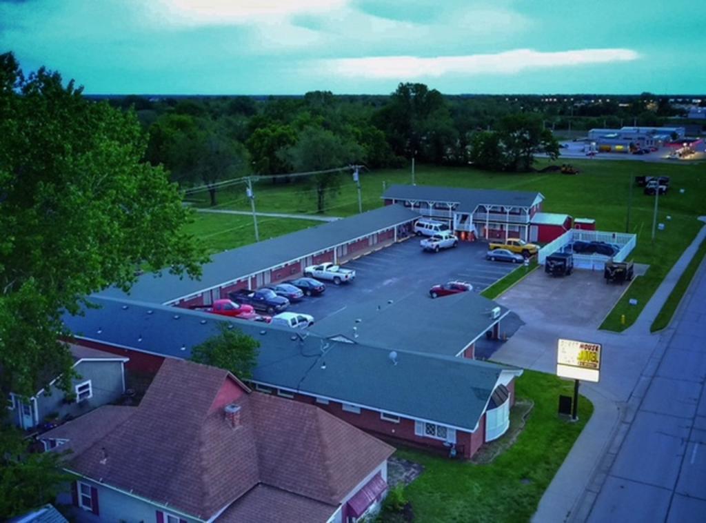 Guest House Motel Chanute Exterior foto